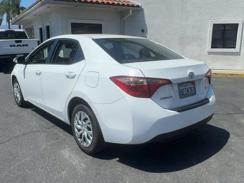 Used 2018 Toyota Corolla LE w/ Carpet Mat Package (TMS) FWD image 3