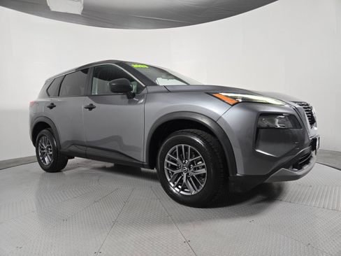 Used 2023 Nissan Rogue S AWD/4WD image 2