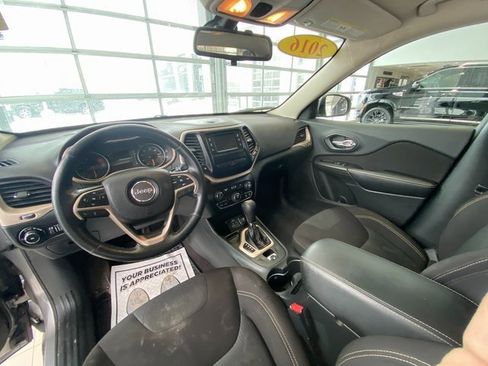 Used 2016 Jeep Cherokee Latitude w/ Cold Weather Group image 14