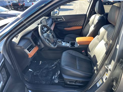 Used 2024 Mitsubishi Outlander SEL image 7