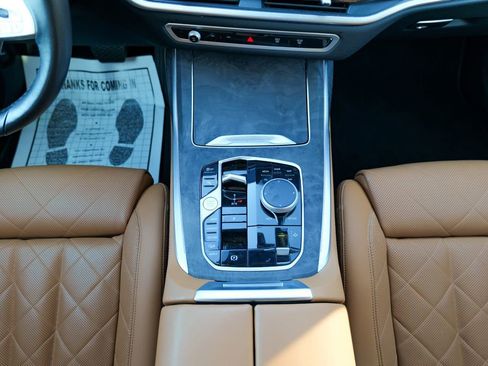 Used 2023 BMW X7 xDrive40i w/ Premium Package image 48