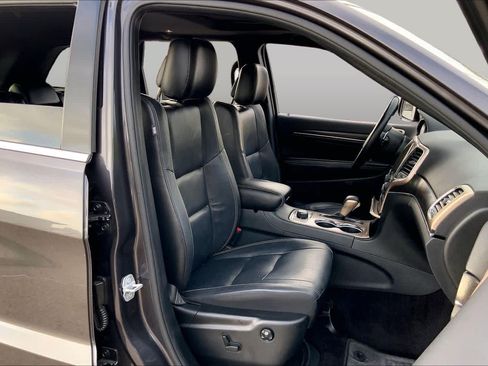 Used 2017 Jeep Grand Cherokee Limited AWD/4WD image 9