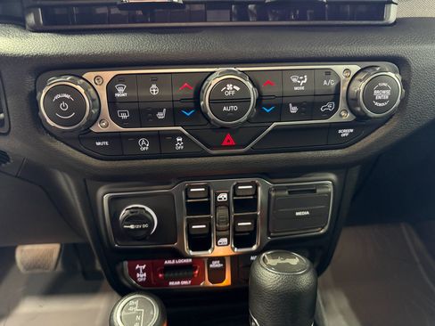 New 2025 Jeep Wrangler Willys image 31