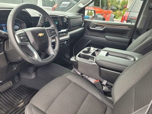 Used 2025 Chevrolet Silverado 1500 LT AWD/4WD image 10