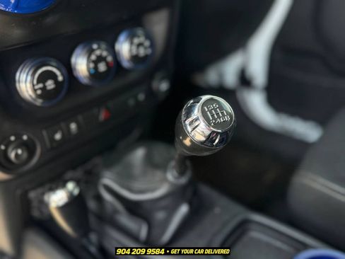 Used 2016 Jeep Wrangler Sahara w/ Connectivity Group AWD/4WD image 12