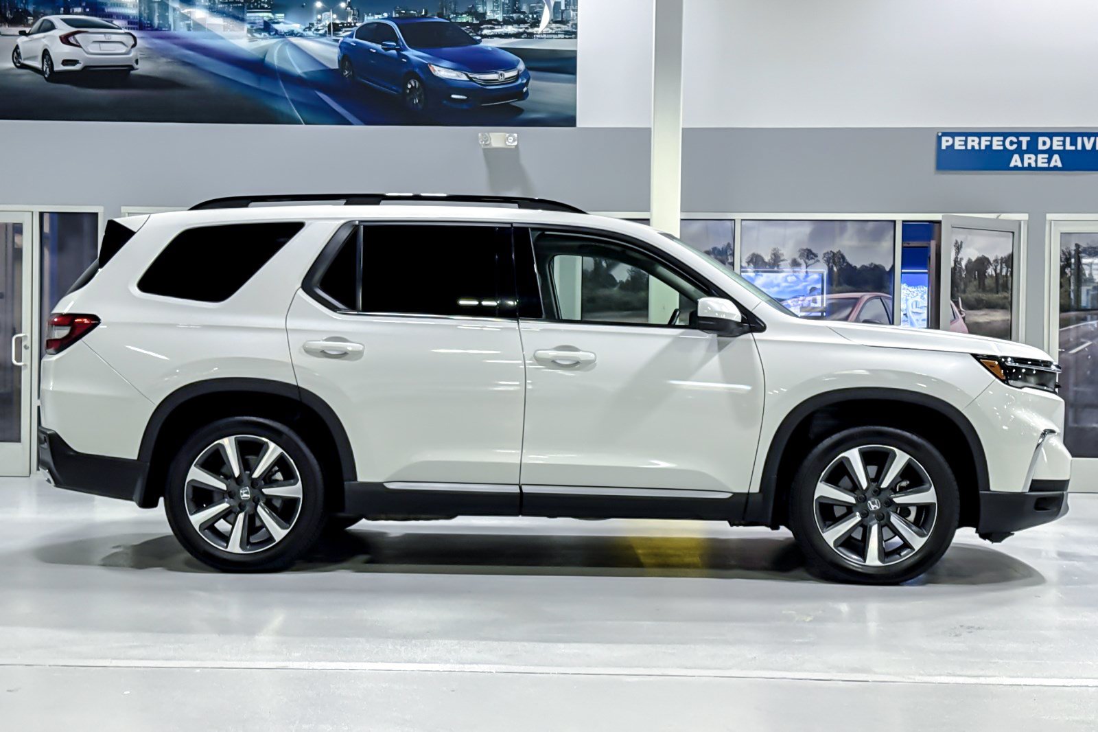 Used 2025 Honda Pilot Touring image 8