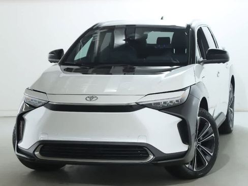 Used 2024 Toyota bZ4X Limited image 3