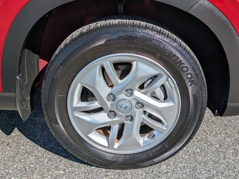 Used 2024 Hyundai Venue SE image 11