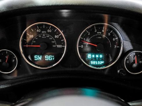 Used 2016 Jeep Wrangler Unlimited Sahara w/ Dual Top Group AWD/4WD image 28