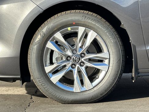 Certified 2025 Toyota Sienna Limited image 27