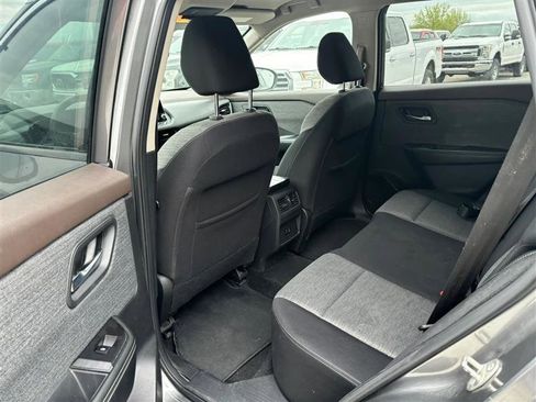 Used 2021 Nissan Rogue SV AWD/4WD image 12