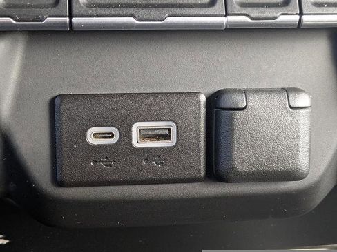 Used 2024 GMC Sierra 3500 Pro w/ Convenience Package image 28