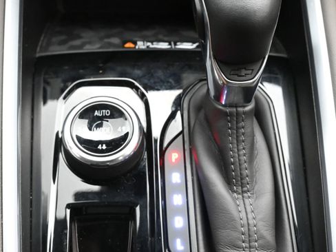 Used 2024 Chevrolet Colorado ZR2 w/ ZR2 Convenience Package III image 18