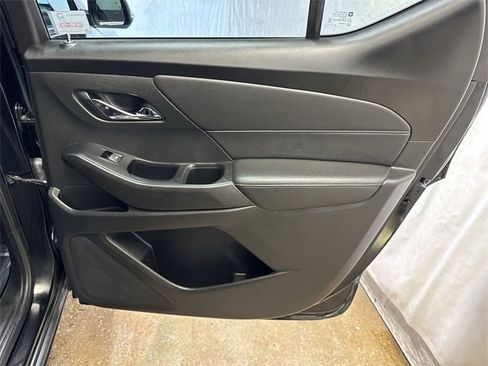 Used 2023 Chevrolet Traverse LT image 28