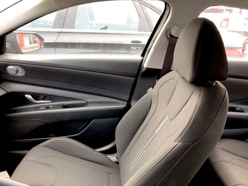 Used 2023 Hyundai Elantra SEL w/ Convenience Package image 22