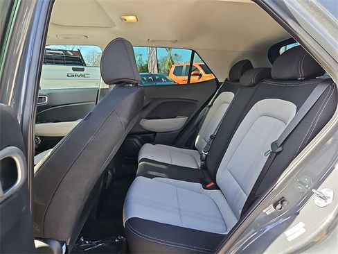 Used 2024 Hyundai Venue SEL image 11