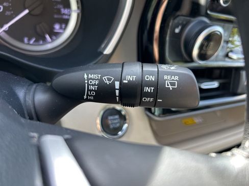 Used 2023 Toyota Highlander L image 28