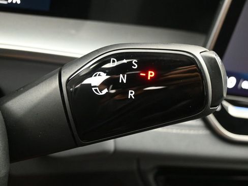 Used 2025 Volkswagen Tiguan SE R-Line AWD/4WD image 16