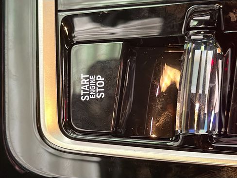 New 2026 BMW 750e xDrive image 33