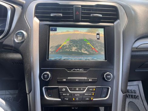 Used 2020 Ford Fusion SE image 29