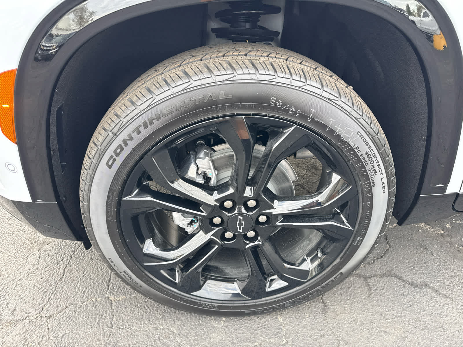 New 2027 Chevrolet Traverse RS w/ LPO, Floor Liner Package AWD/4WD image 9