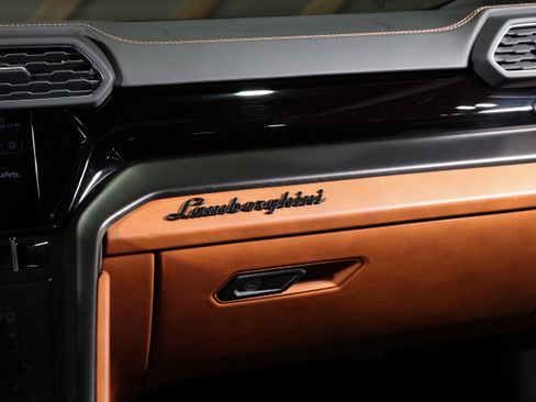 Used 2023 Lamborghini Urus S image 43