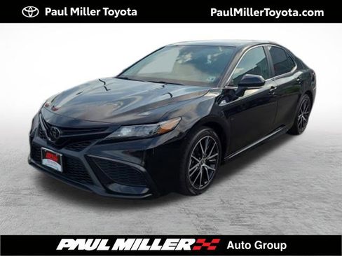 Used 2023 Toyota Camry SE w/ Cold Weather Package AWD/4WD image 1