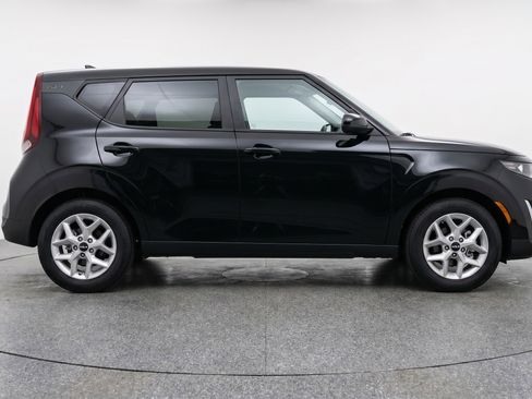 Used 2025 Kia Soul LX w/ LX Technology Package FWD image 11
