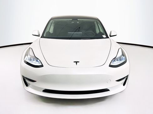 Used 2023 Tesla Model 3 Standard Range image 2
