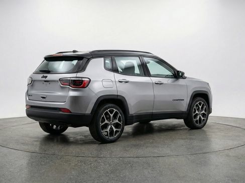 Used 2025 Jeep Compass Limited image 9