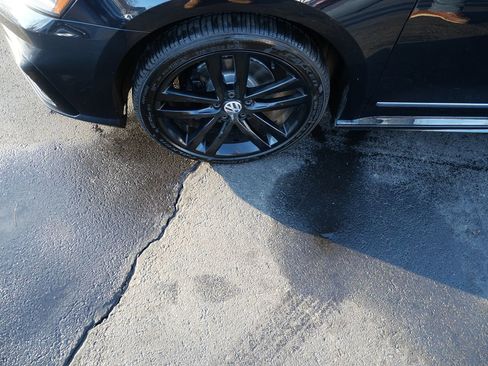 Used 2017 Volkswagen Passat 1.8T R-Line image 32