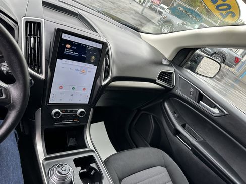 Certified 2022 Ford Edge SE w/ Black Appearance Package image 12