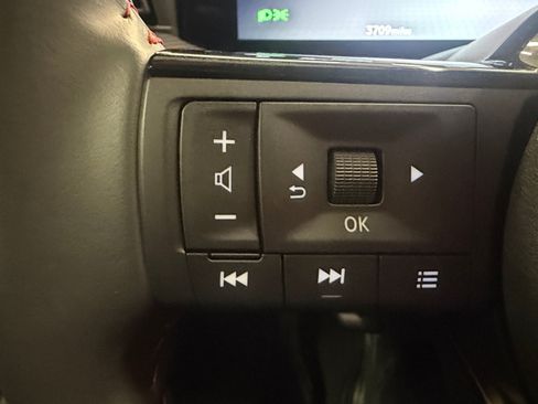 Used 2026 Nissan Kicks SR FWD image 17