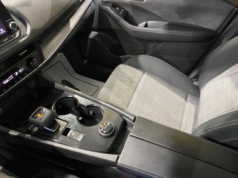 Used 2023 Nissan Rogue SV image 16