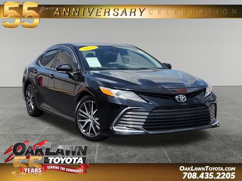 Certified 2022 Toyota Camry XLE FWD image 1