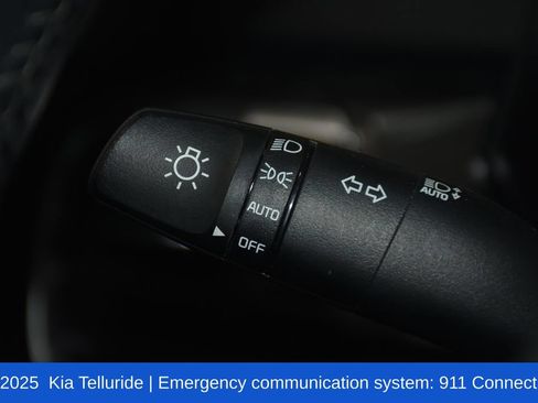 Used 2025 Kia Telluride S FWD image 12