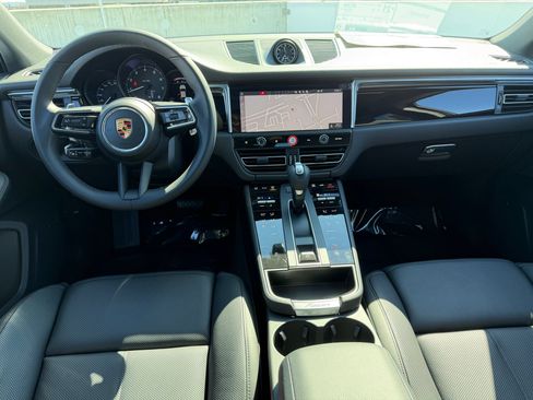 Used 2026 Porsche Macan AWD/4WD image 23