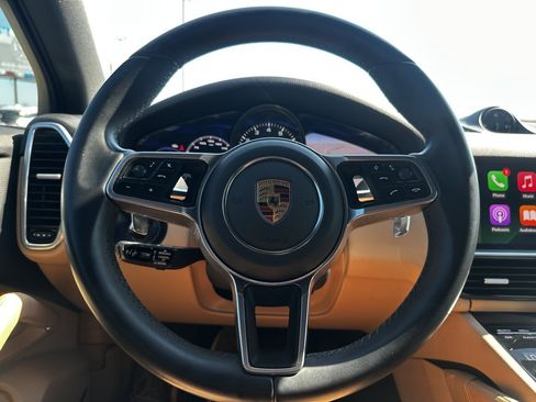 Used 2022 Porsche Cayenne Platinum Edition image 35
