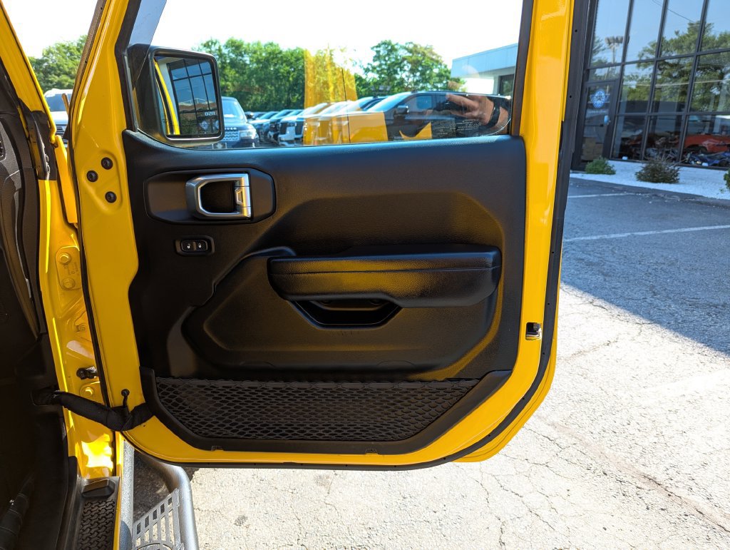 Used 2021 Jeep Wrangler Unlimited Rubicon w/ Cold Weather Group AWD/4WD image 31