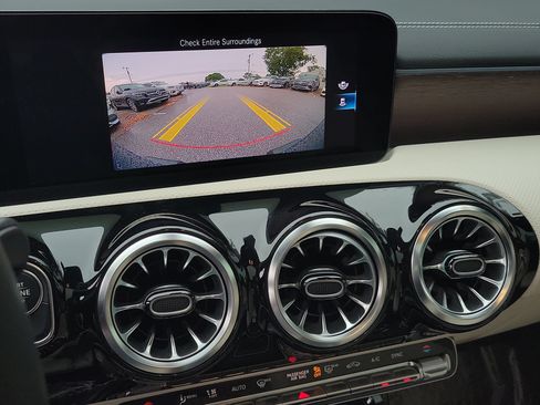 Used 2023 Mercedes-Benz CLA 250 image 32