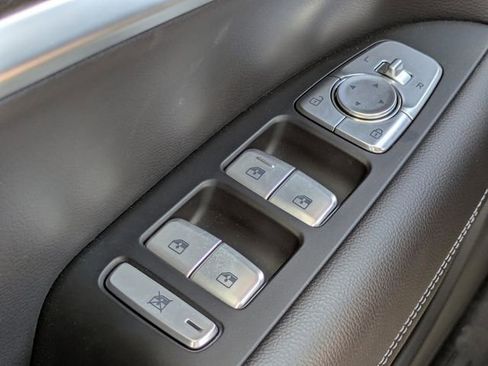 Used 2025 Genesis G70 2.5T AWD/4WD image 23