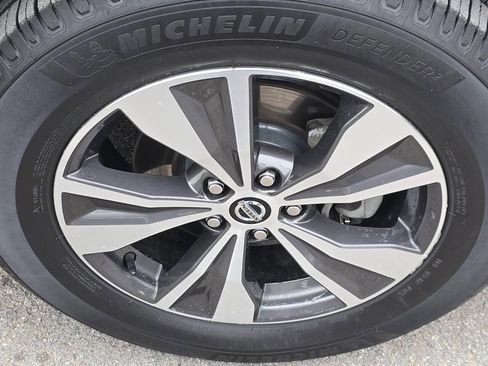 Used 2019 Nissan Murano SV w/ Premium Package image 10