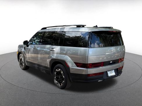 Used 2025 Hyundai Santa Fe SEL FWD image 5