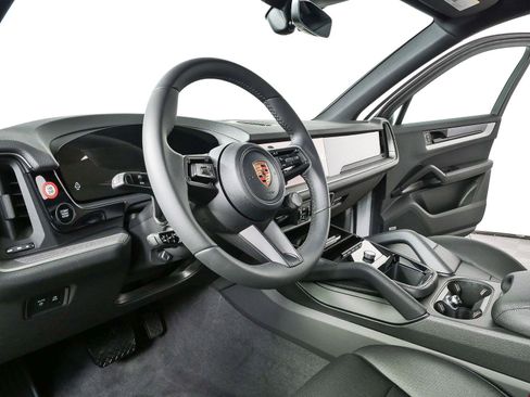 New 2026 Porsche Cayenne AWD/4WD image 4