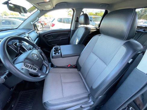 Used 2019 Nissan Titan S image 13
