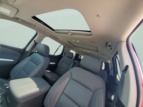 Used 2018 Chevrolet Traverse LT w/ LPO, Floor Liner Package FWD image 17