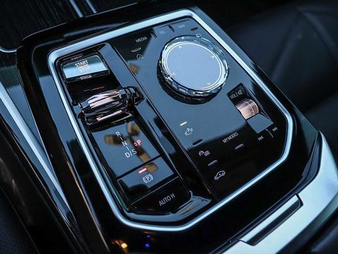 Used 2023 BMW 740i w/ Parking Assistance Package image 24