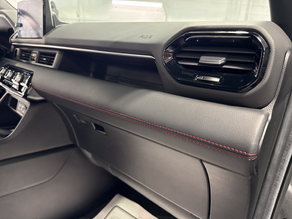 Used 2025 Honda Pilot Black Edition image 35