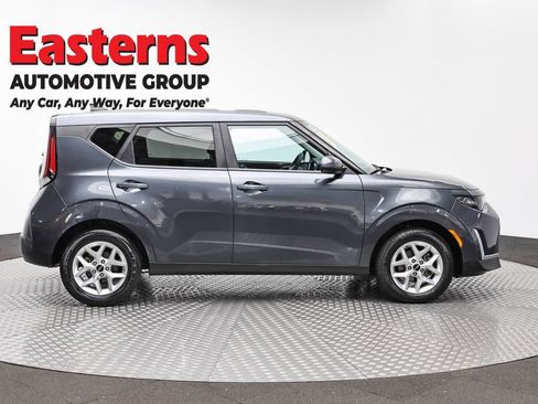 Used 2025 Kia Soul LX w/ LX Technology Package FWD image 4