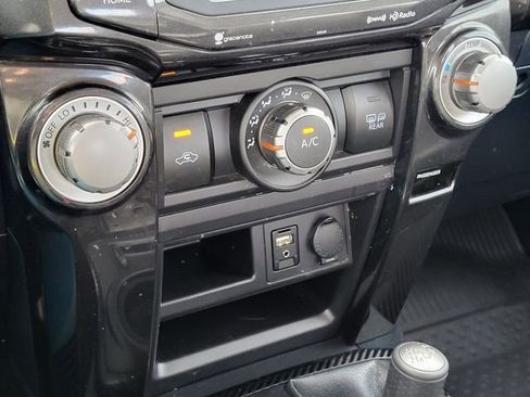 Used 2018 Toyota 4Runner TRD Off-Road Premium image 18